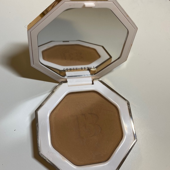 Fenty Beauty sunstalk’r bronzer in shade (shady biz) - Picture 4 of 4